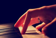 黑白体育：[NBA]字母哥三双 雄鹿客场胜鹰队.